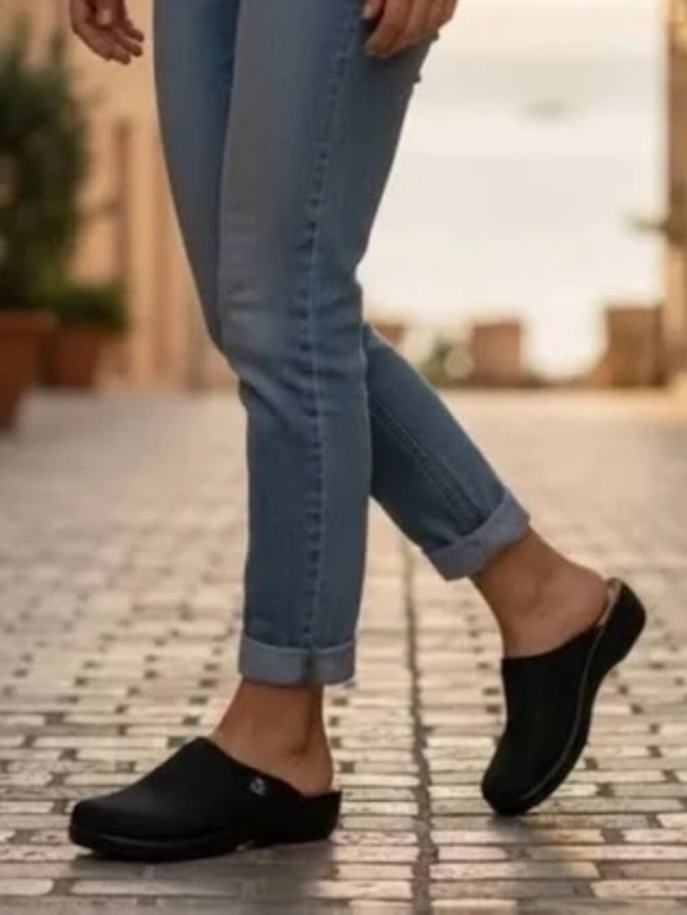 NWOT FLY FLOT Italian-made Anatomic Lightweight Black Mules.
